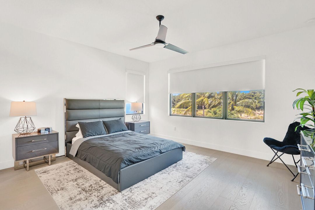 For Sale: $2,800,000 (5 beds, 5 baths, 4862 Square Feet)