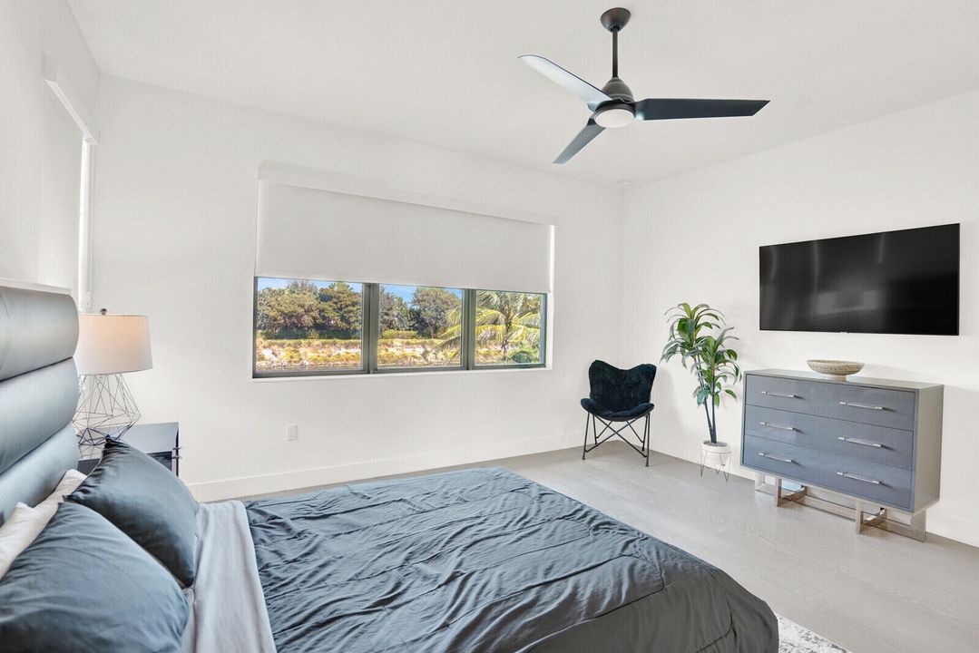 For Sale: $2,800,000 (5 beds, 5 baths, 4862 Square Feet)