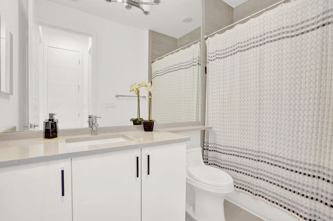 For Sale: $2,800,000 (5 beds, 5 baths, 4862 Square Feet)