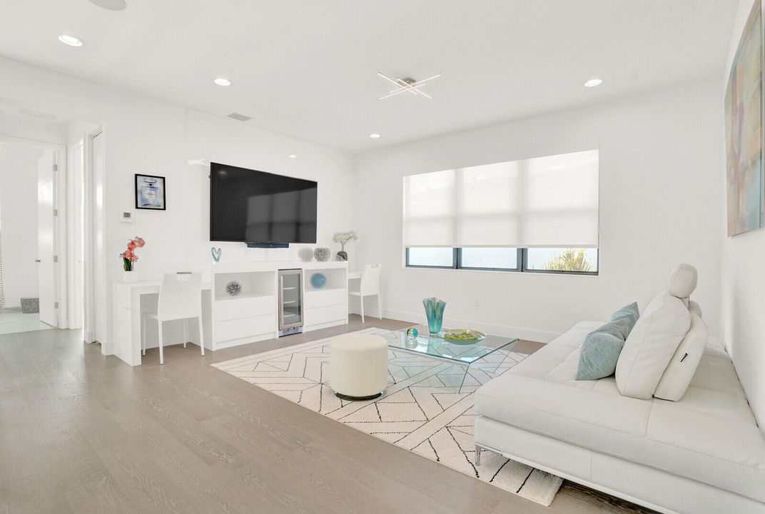 For Sale: $2,800,000 (5 beds, 5 baths, 4862 Square Feet)