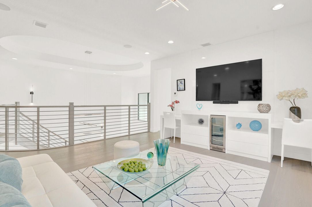 For Sale: $2,800,000 (5 beds, 5 baths, 4862 Square Feet)