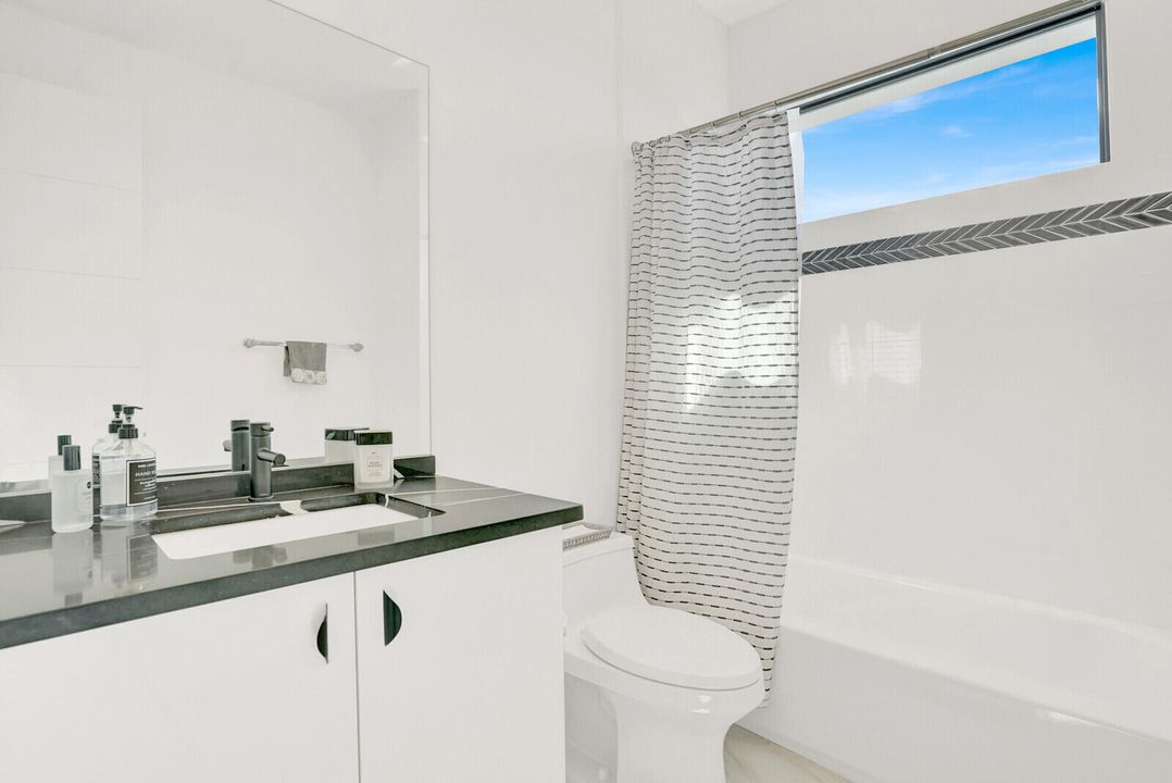 For Sale: $2,800,000 (5 beds, 5 baths, 4862 Square Feet)