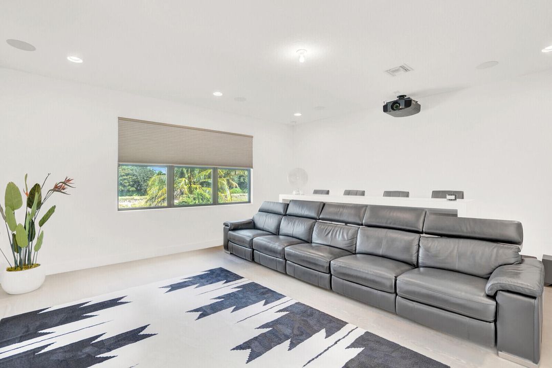 For Sale: $2,800,000 (5 beds, 5 baths, 4862 Square Feet)