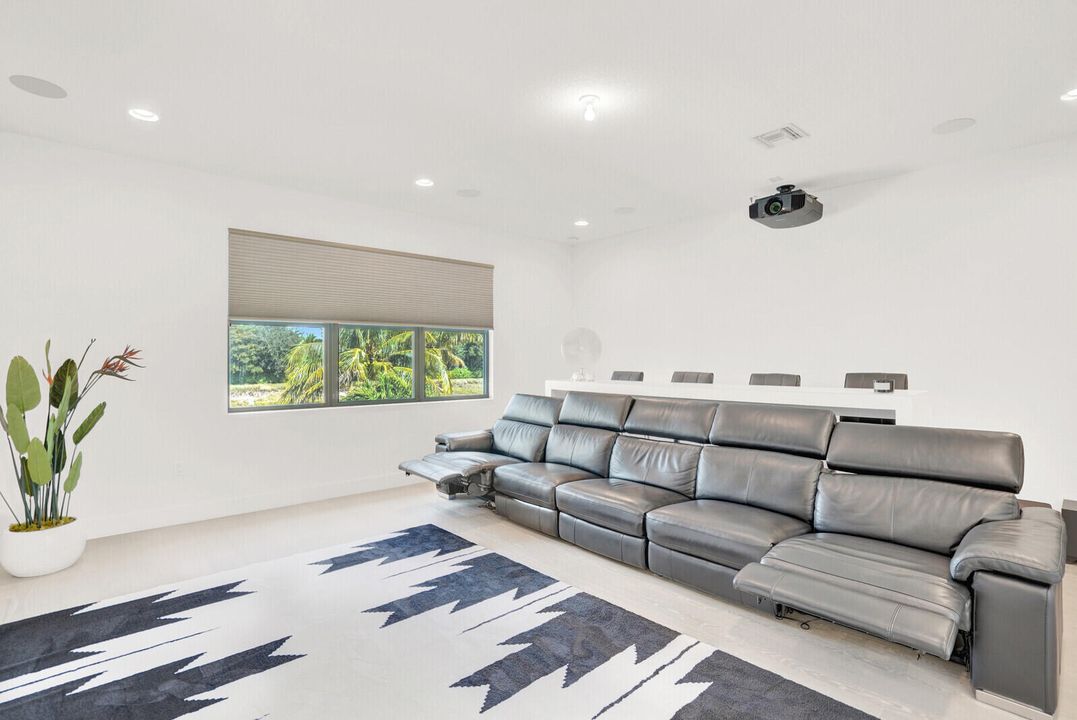 For Sale: $2,800,000 (5 beds, 5 baths, 4862 Square Feet)