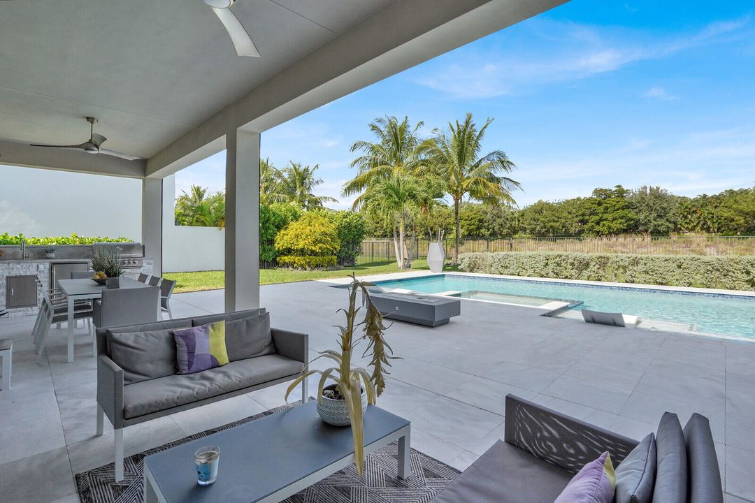 For Sale: $2,800,000 (5 beds, 5 baths, 4862 Square Feet)