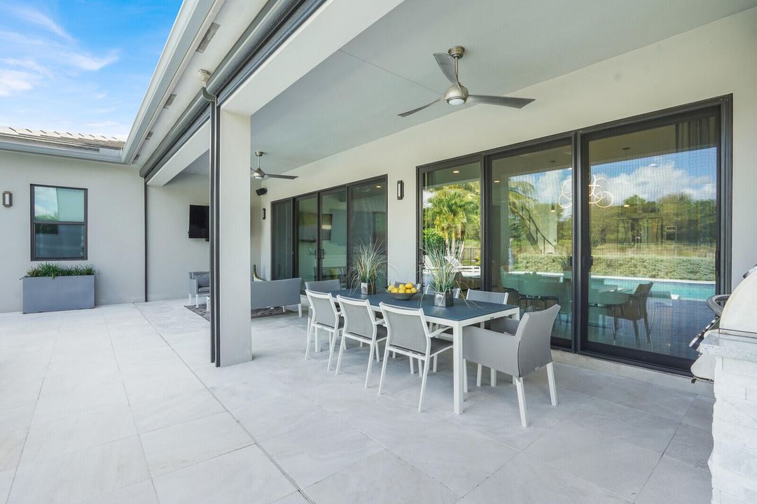 For Sale: $2,800,000 (5 beds, 5 baths, 4862 Square Feet)