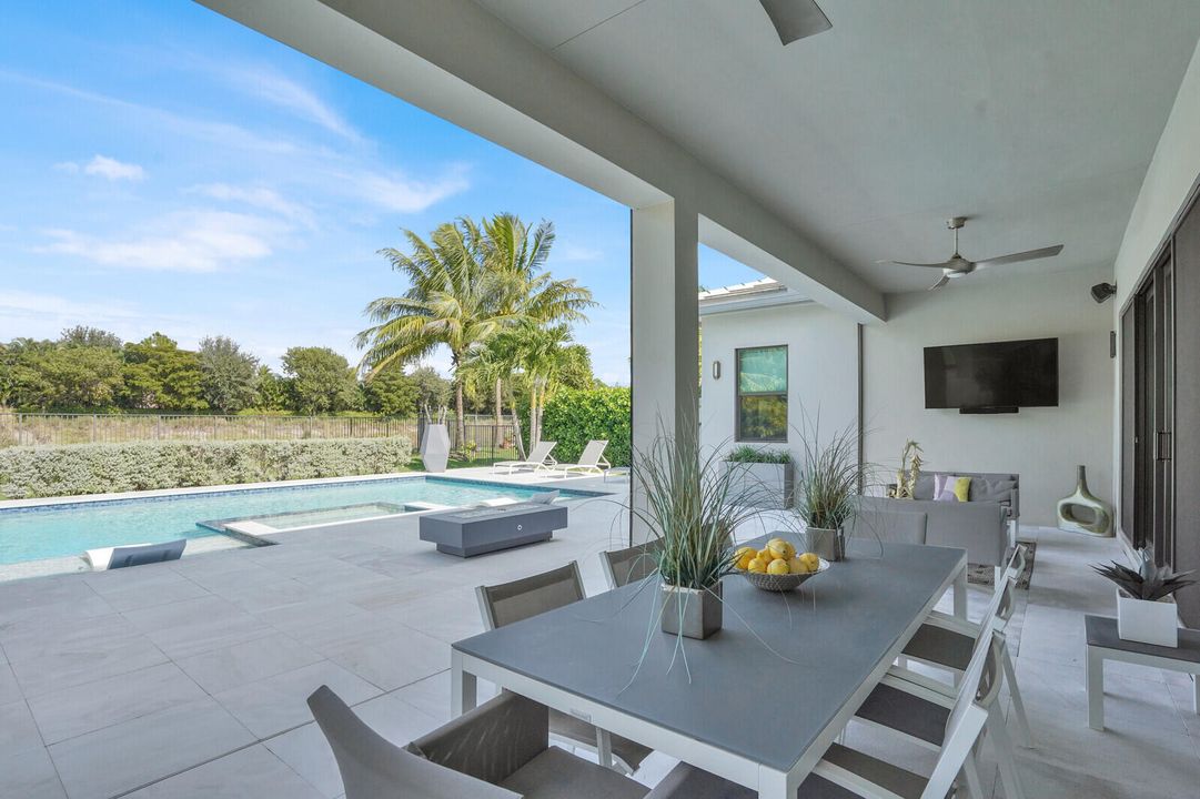 For Sale: $2,800,000 (5 beds, 5 baths, 4862 Square Feet)