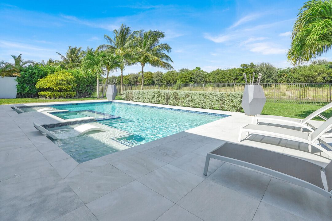 For Sale: $2,800,000 (5 beds, 5 baths, 4862 Square Feet)