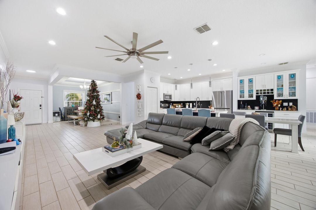 На продажу: $595,000 (4 спален, 3 ванн, 2466 Квадратных фут)