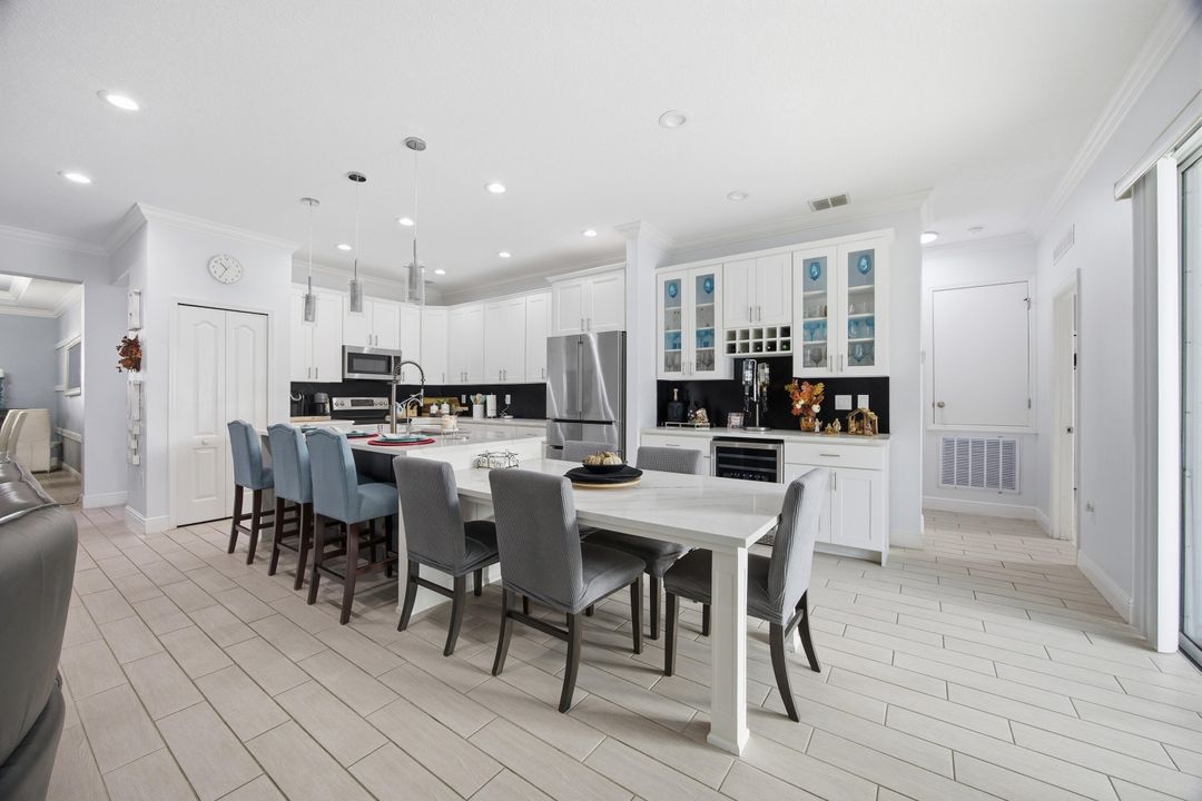 На продажу: $595,000 (4 спален, 3 ванн, 2466 Квадратных фут)