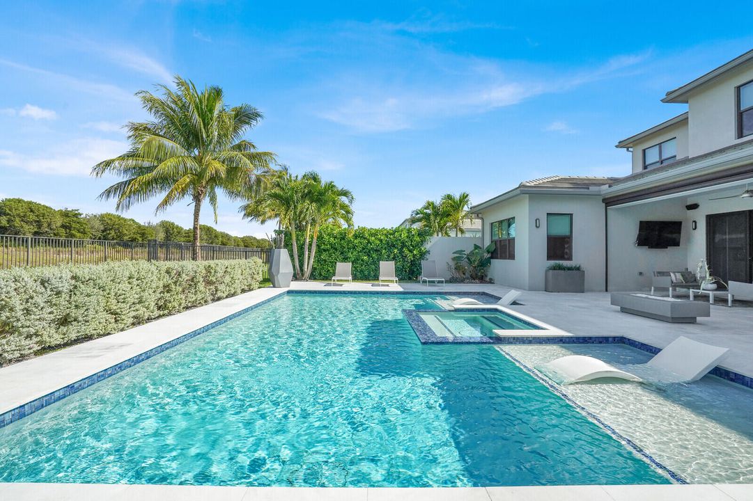 For Sale: $2,800,000 (5 beds, 5 baths, 4862 Square Feet)