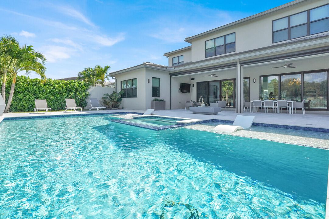 For Sale: $2,800,000 (5 beds, 5 baths, 4862 Square Feet)