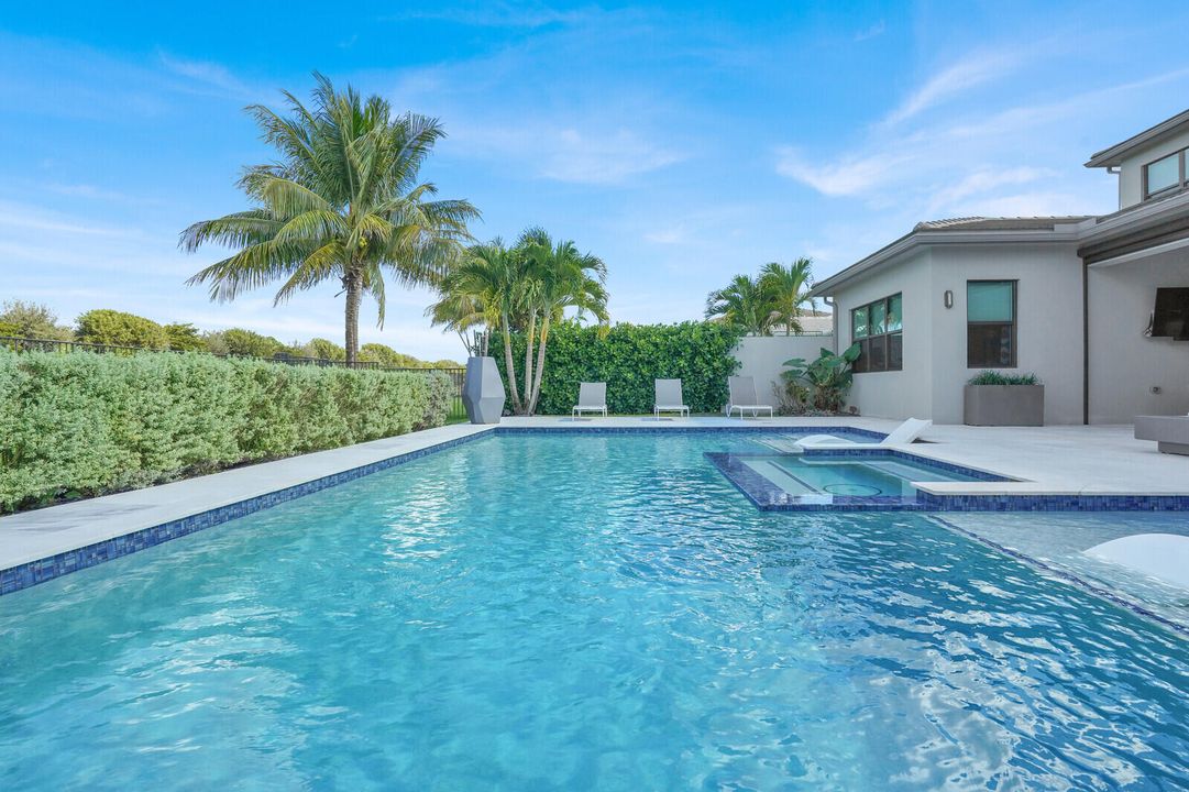 For Sale: $2,800,000 (5 beds, 5 baths, 4862 Square Feet)