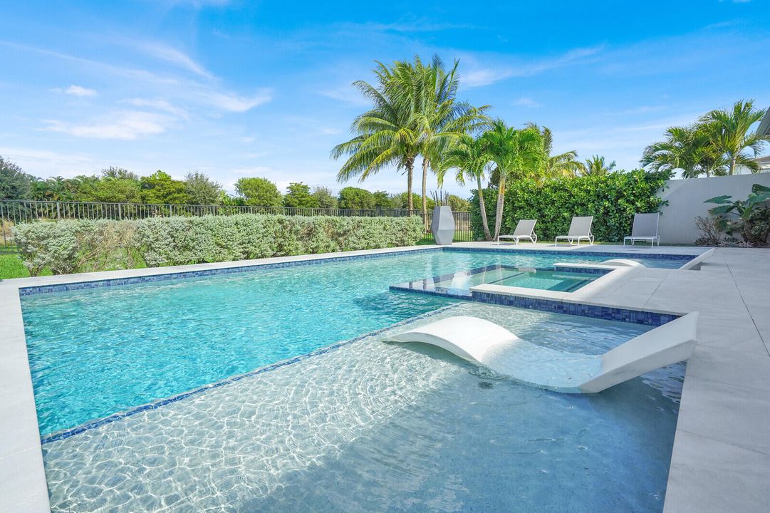 For Sale: $2,800,000 (5 beds, 5 baths, 4862 Square Feet)