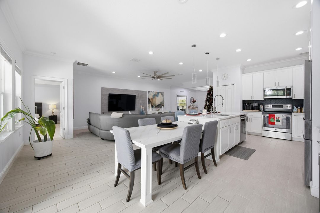 На продажу: $595,000 (4 спален, 3 ванн, 2466 Квадратных фут)