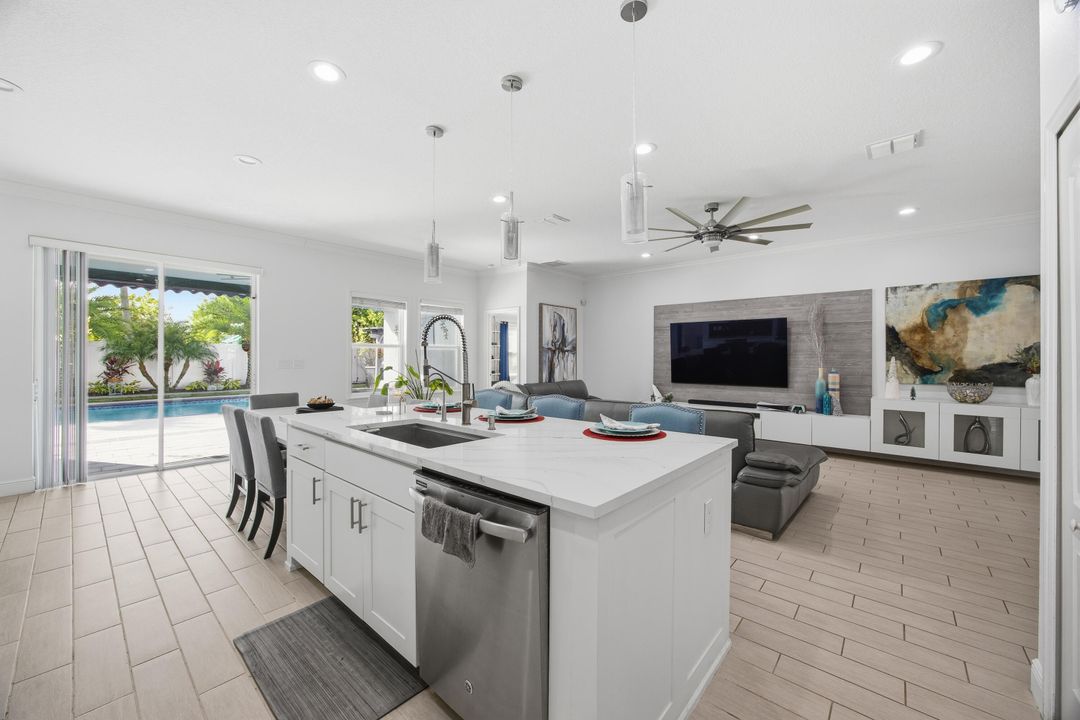 На продажу: $595,000 (4 спален, 3 ванн, 2466 Квадратных фут)