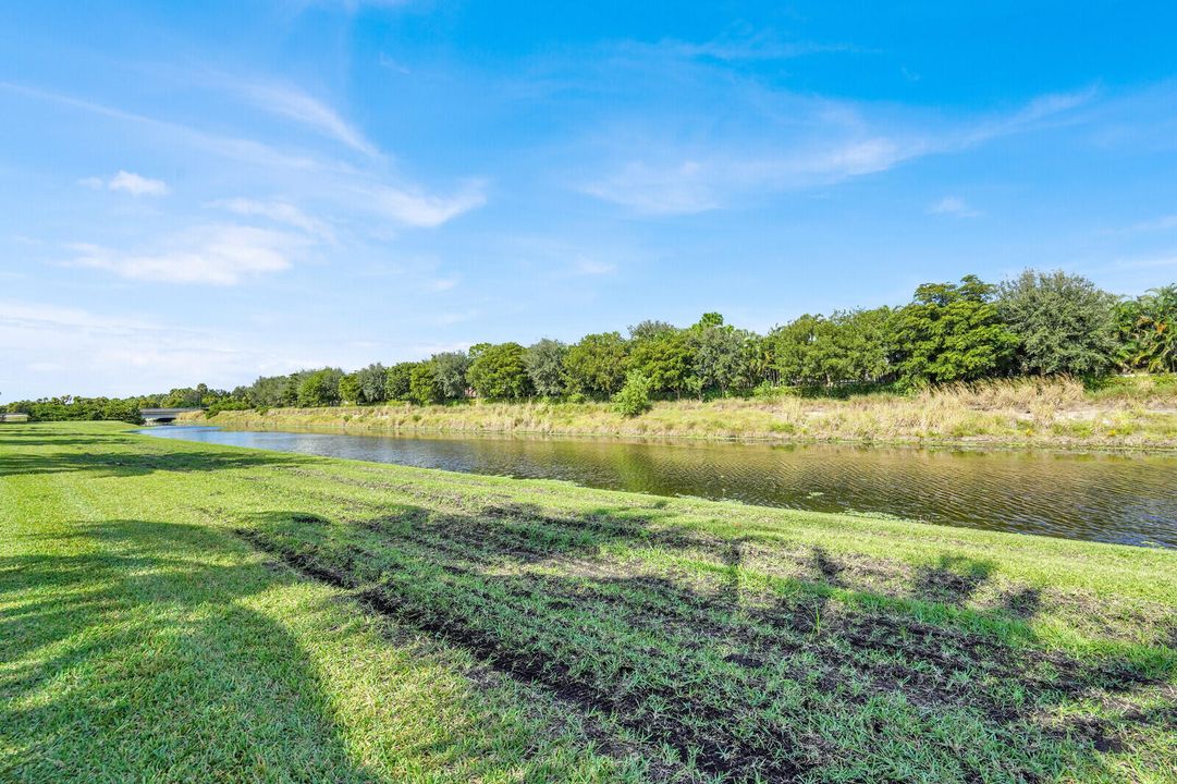 For Sale: $2,800,000 (5 beds, 5 baths, 4862 Square Feet)