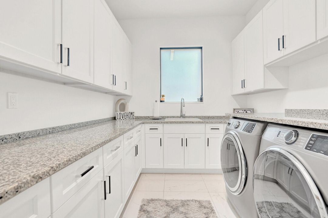 For Sale: $2,800,000 (5 beds, 5 baths, 4862 Square Feet)