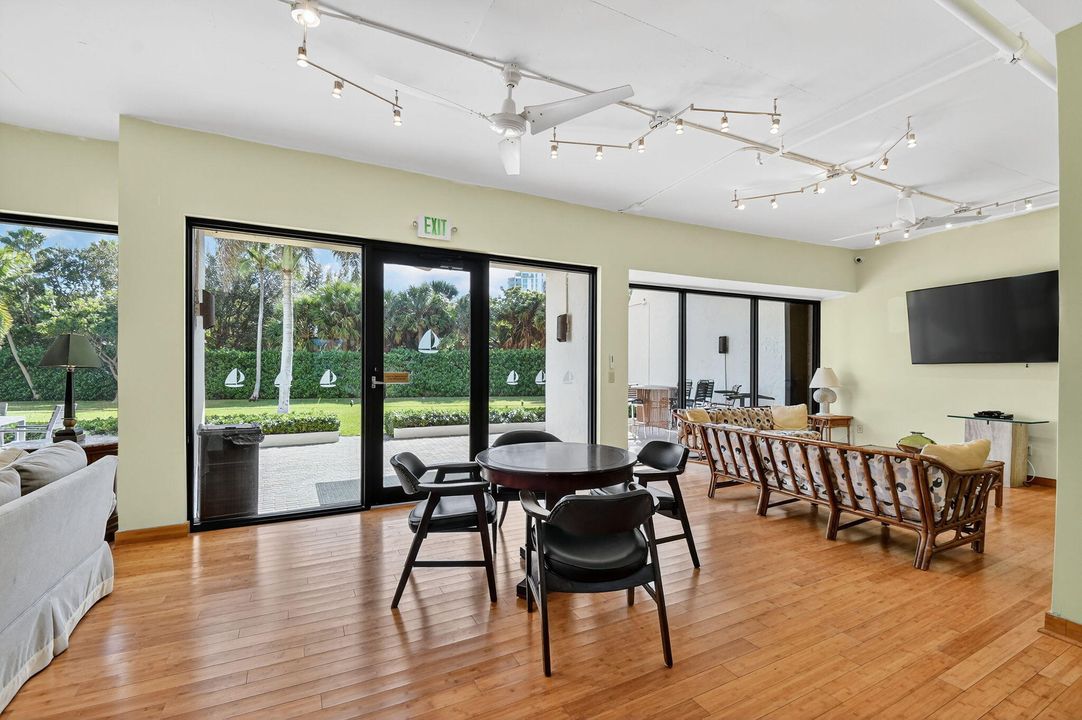 En Venta: $459,900 (2 camas, 2 baños, 1235 Pies cuadrados)