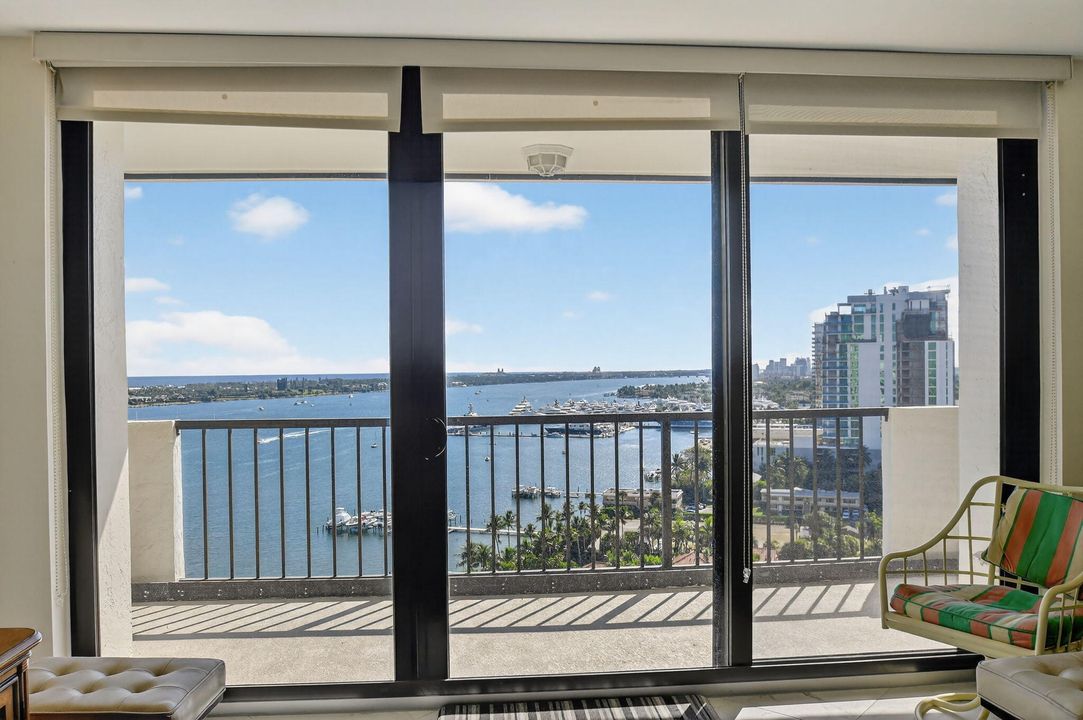 En Venta: $459,900 (2 camas, 2 baños, 1235 Pies cuadrados)