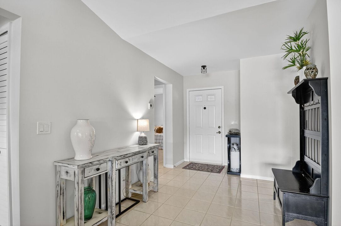 For Sale: $325,000 (2 beds, 2 baths, 1262 Square Feet)