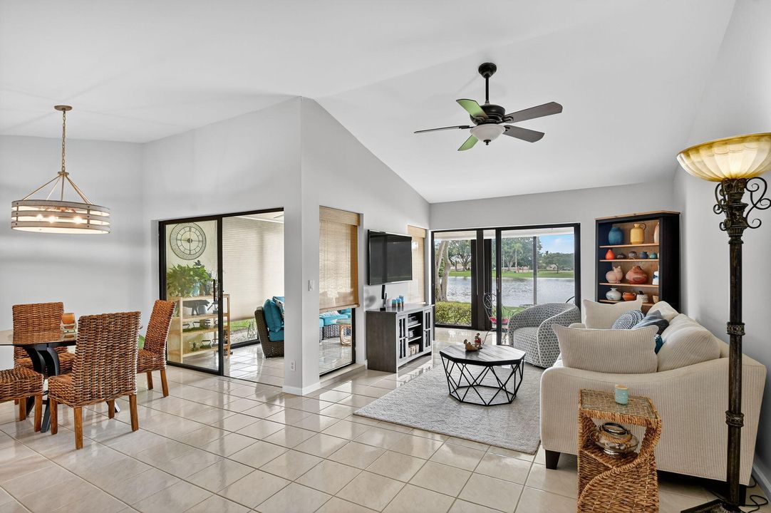 For Sale: $325,000 (2 beds, 2 baths, 1262 Square Feet)