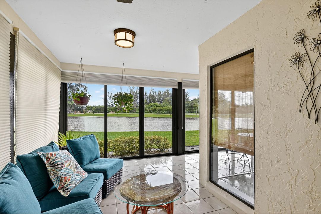 For Sale: $325,000 (2 beds, 2 baths, 1262 Square Feet)