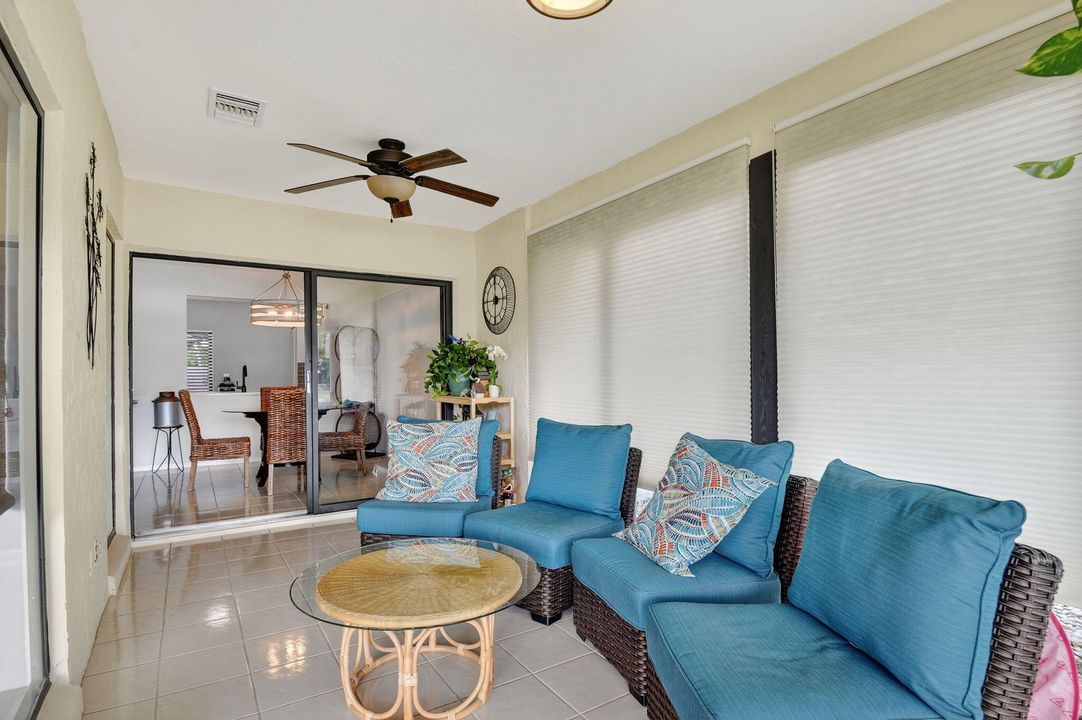 For Sale: $325,000 (2 beds, 2 baths, 1262 Square Feet)