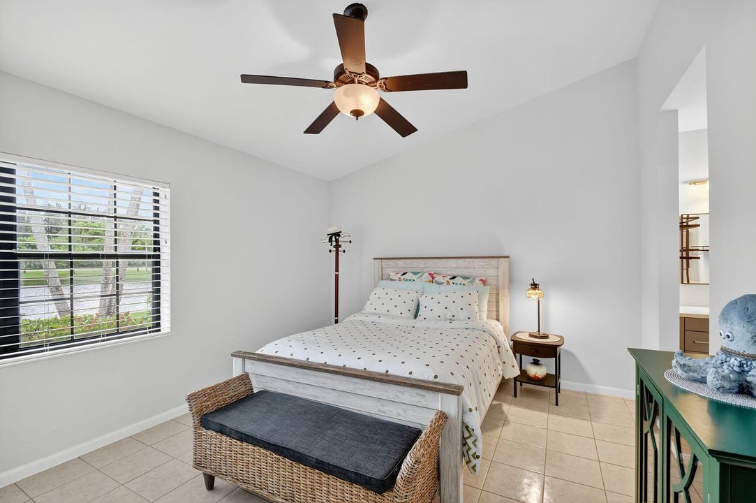 For Sale: $325,000 (2 beds, 2 baths, 1262 Square Feet)