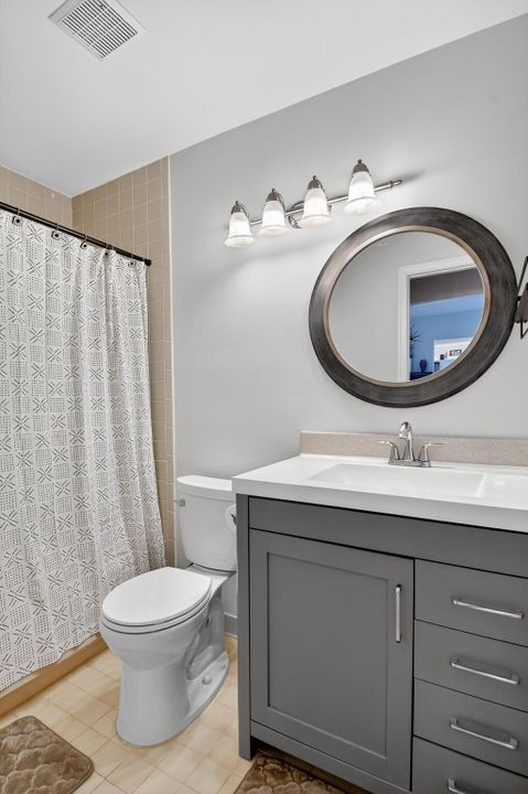 For Sale: $325,000 (2 beds, 2 baths, 1262 Square Feet)