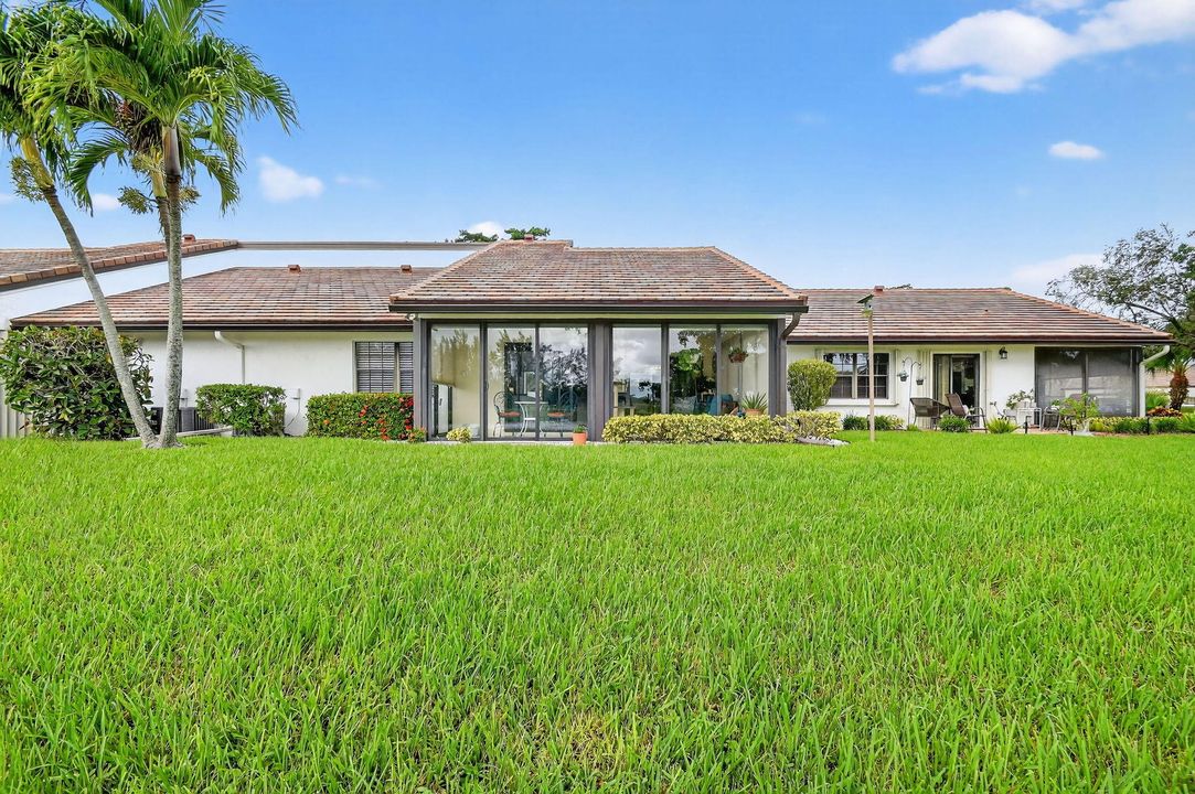 For Sale: $325,000 (2 beds, 2 baths, 1262 Square Feet)