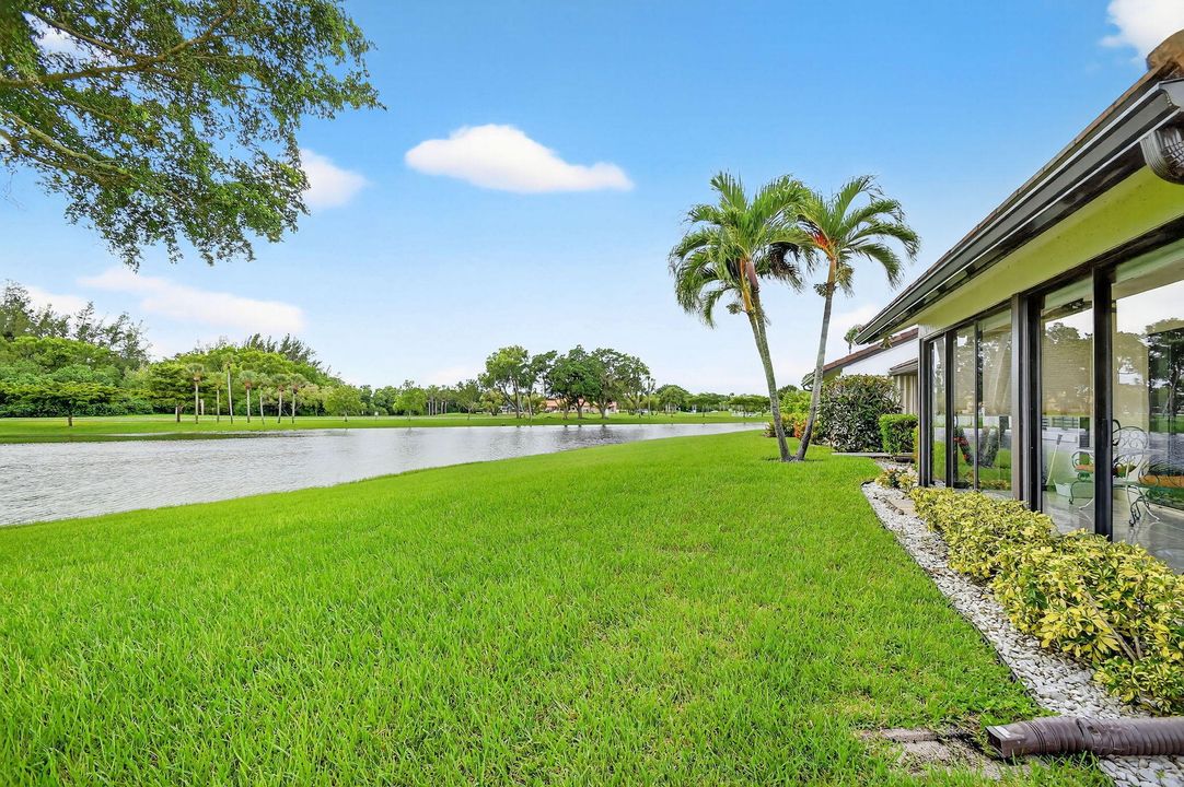 For Sale: $325,000 (2 beds, 2 baths, 1262 Square Feet)