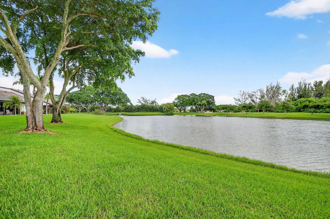 For Sale: $325,000 (2 beds, 2 baths, 1262 Square Feet)