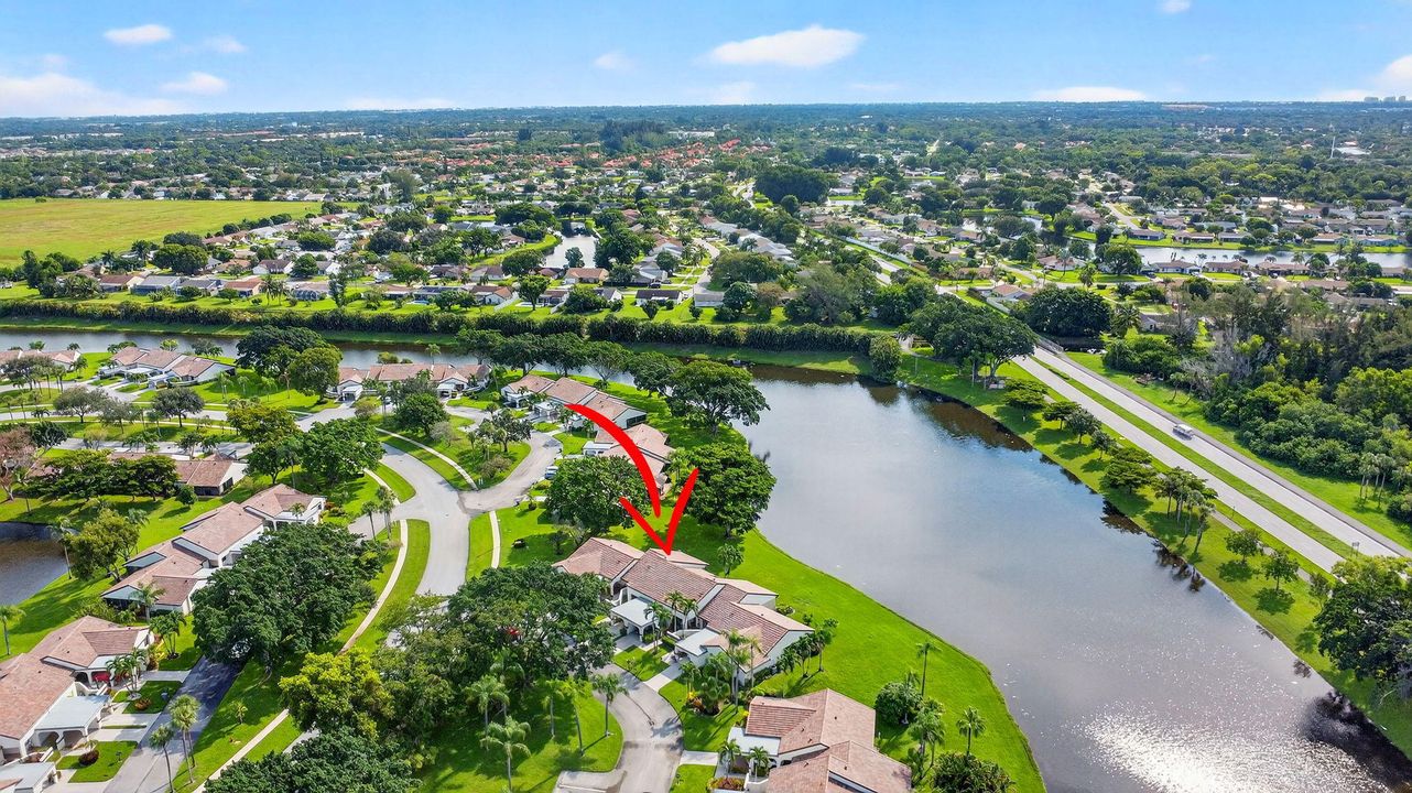 For Sale: $325,000 (2 beds, 2 baths, 1262 Square Feet)