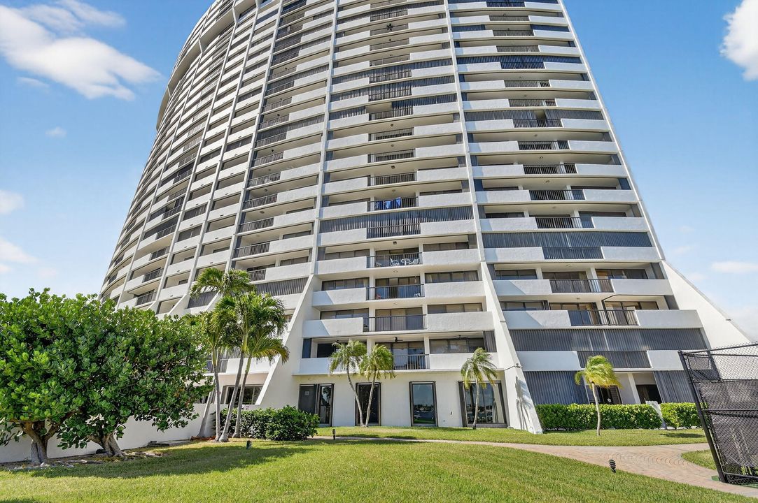 En Venta: $459,900 (2 camas, 2 baños, 1235 Pies cuadrados)