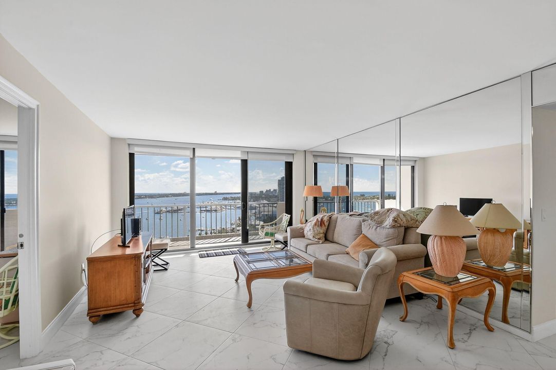 En Venta: $459,900 (2 camas, 2 baños, 1235 Pies cuadrados)