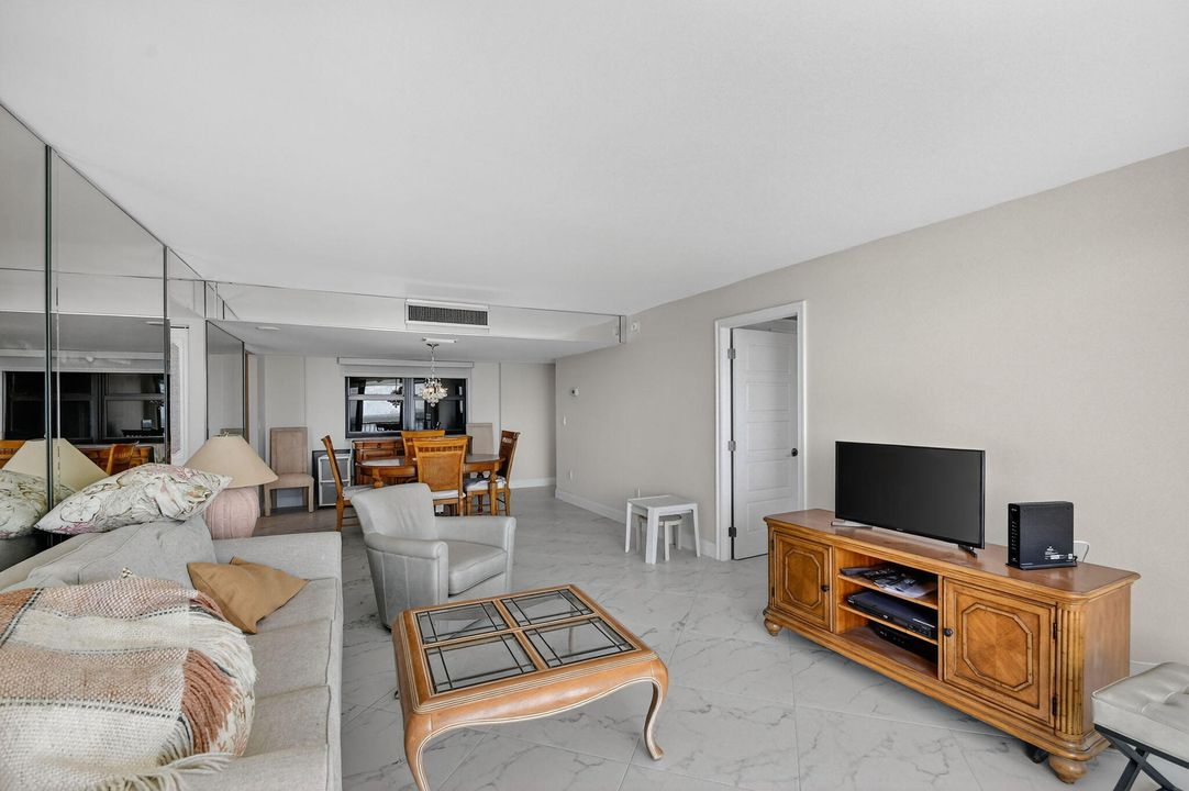 En Venta: $459,900 (2 camas, 2 baños, 1235 Pies cuadrados)