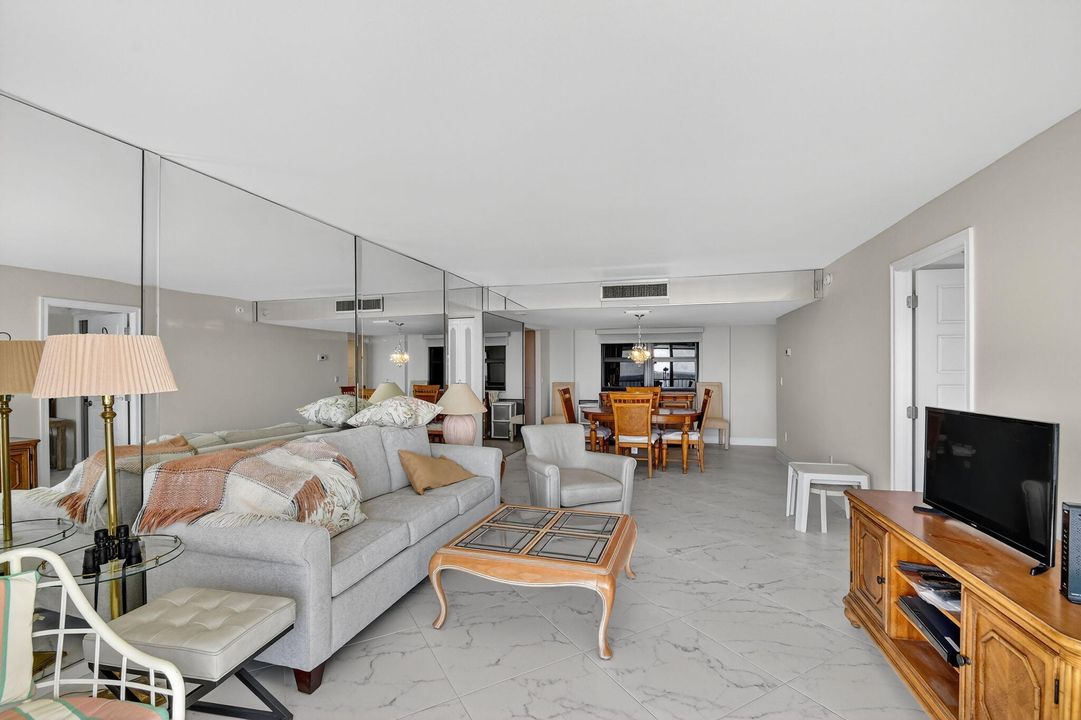 En Venta: $459,900 (2 camas, 2 baños, 1235 Pies cuadrados)