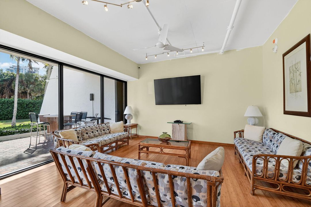 En Venta: $459,900 (2 camas, 2 baños, 1235 Pies cuadrados)