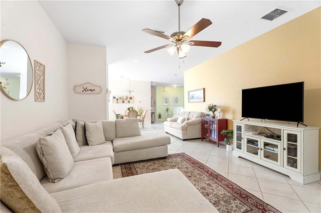 For Sale: $255,000 (3 beds, 2 baths, 1464 Square Feet)