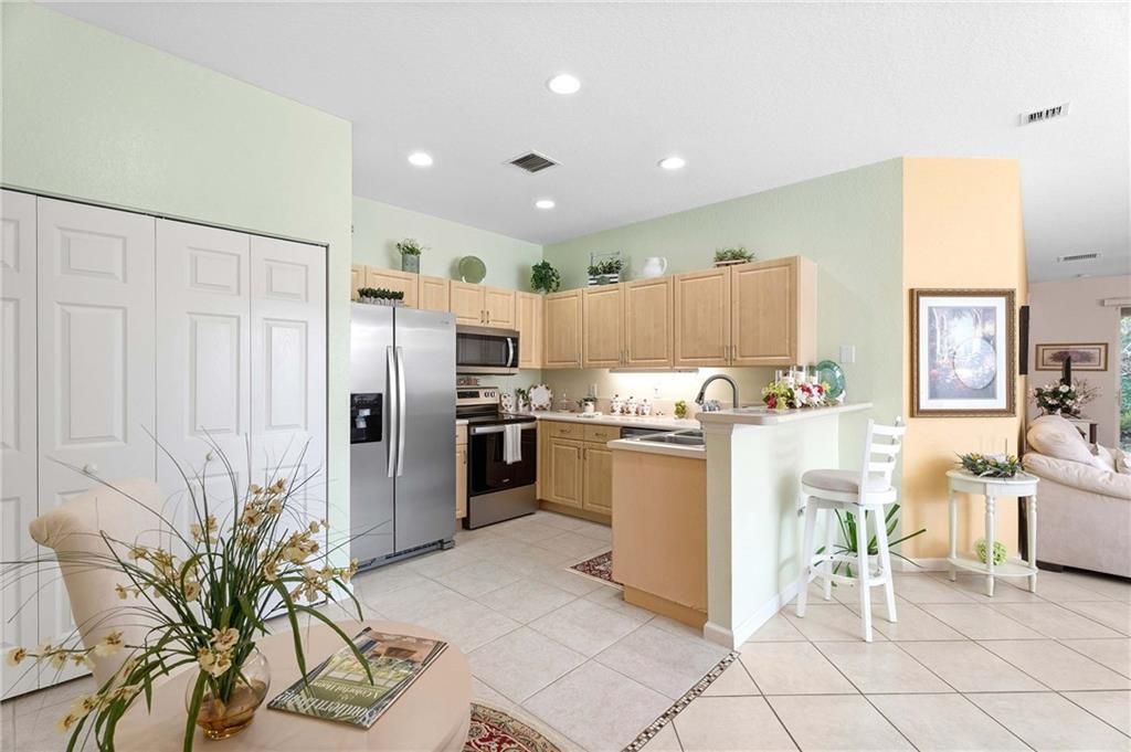 For Sale: $255,000 (3 beds, 2 baths, 1464 Square Feet)