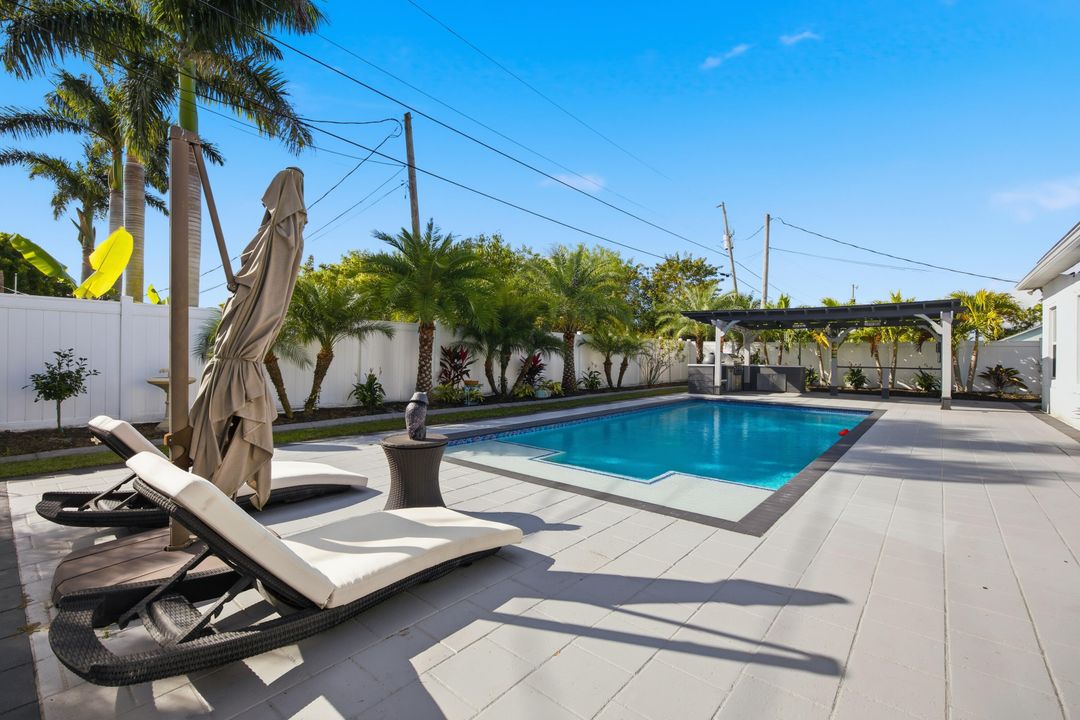 На продажу: $595,000 (4 спален, 3 ванн, 2466 Квадратных фут)