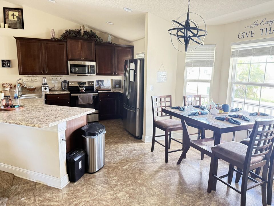 For Rent: $900 (1 beds, 1 baths, 1547 Square Feet)