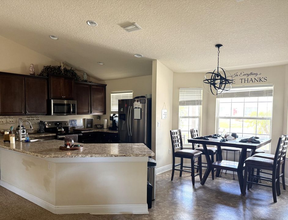 For Rent: $900 (1 beds, 1 baths, 1547 Square Feet)