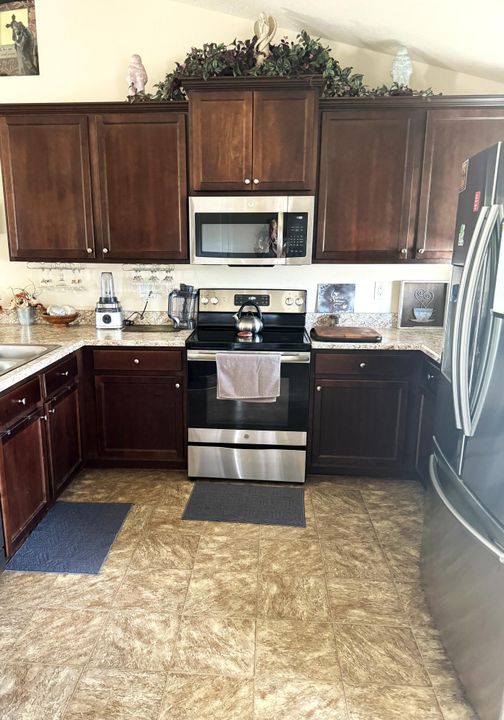 For Rent: $900 (1 beds, 1 baths, 1547 Square Feet)