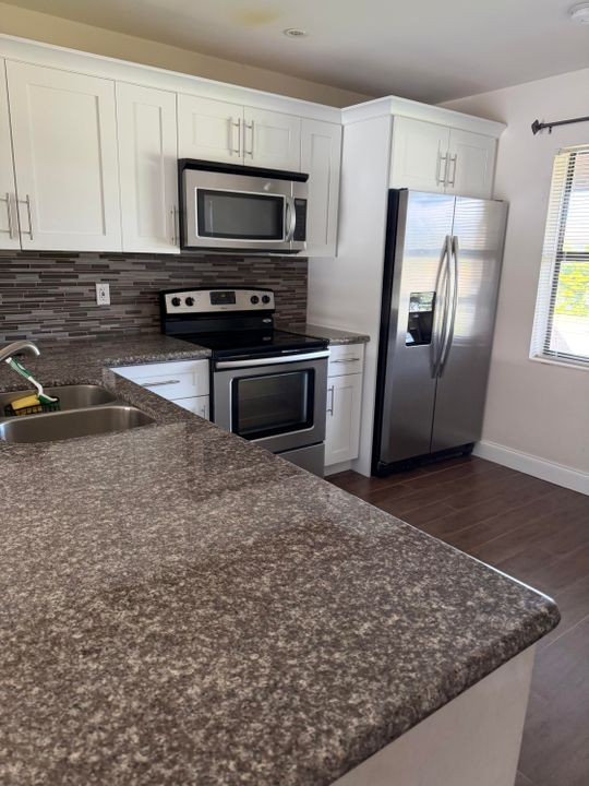 For Rent: $3,050 (2 beds, 2 baths, 1233 Square Feet)