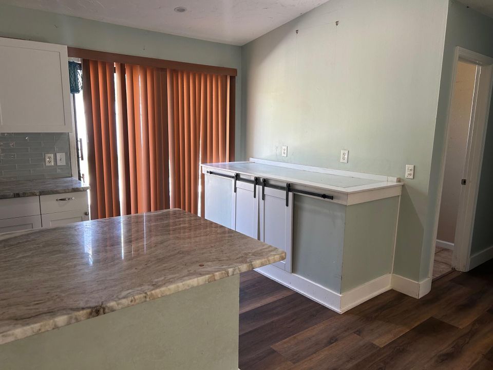 待售: $255,000 (3 贝兹, 2 浴室, 1308 平方英尺)