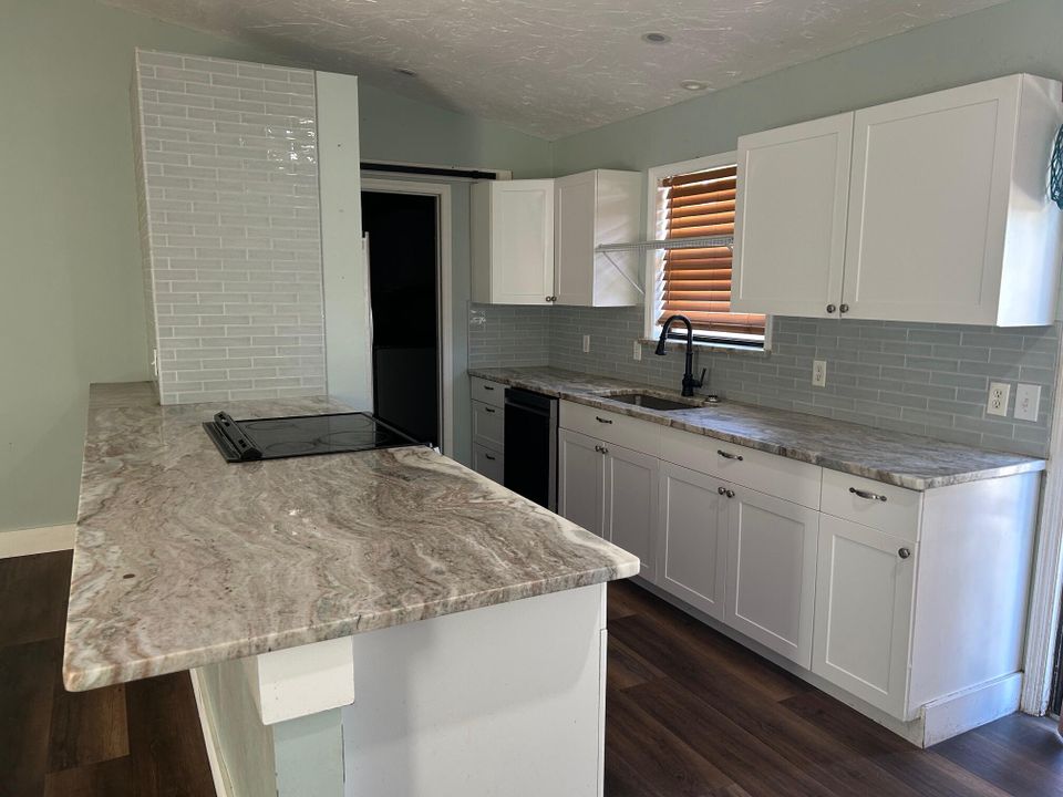 待售: $255,000 (3 贝兹, 2 浴室, 1308 平方英尺)