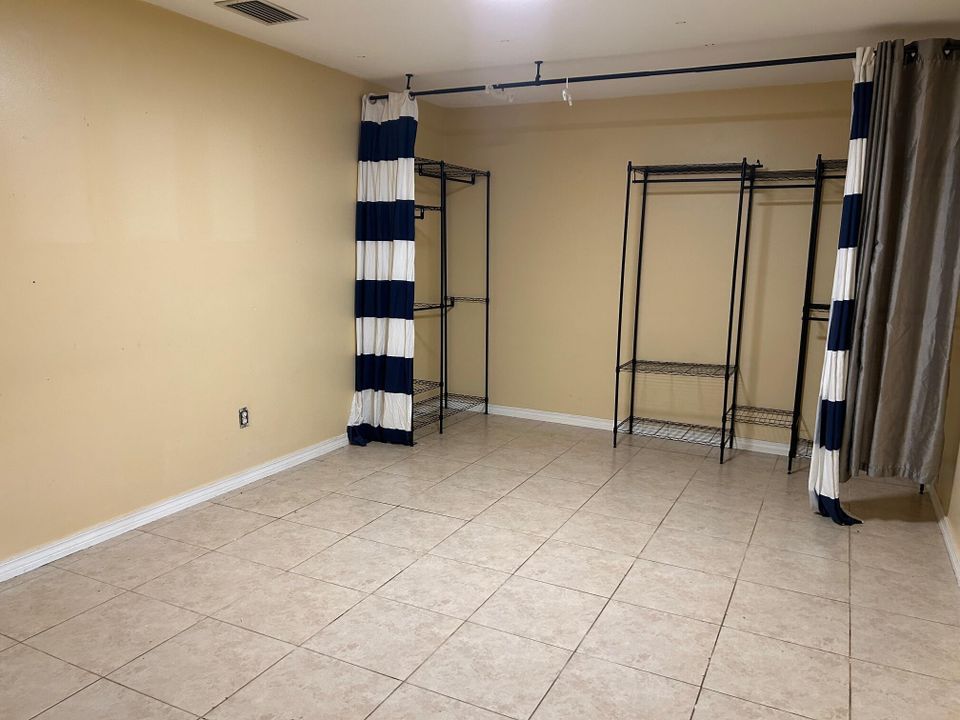 待售: $255,000 (3 贝兹, 2 浴室, 1308 平方英尺)