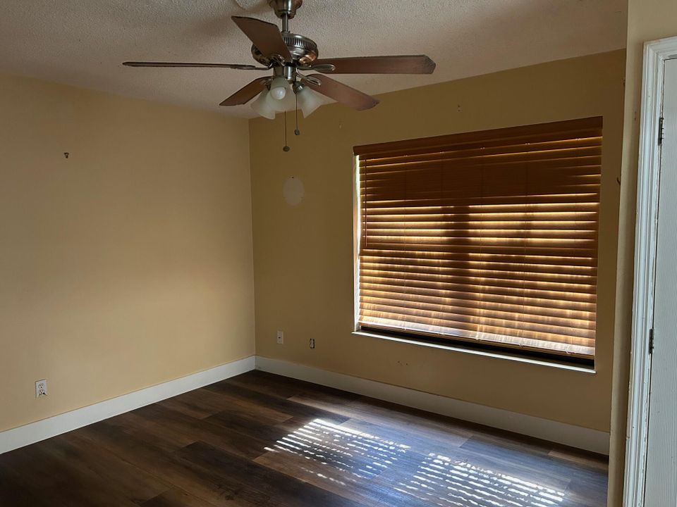 待售: $255,000 (3 贝兹, 2 浴室, 1308 平方英尺)